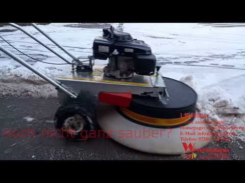 Der WR 870 Honda PRO im Einsatz, hier beim Schnee fegen.Der Winter kann kommen!Weitere Informationen erhalten Sie unter:www.lbmueller.de