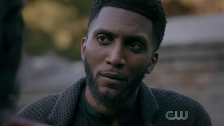 The Originals 5x06-Ivy offers Vincent offers advic...