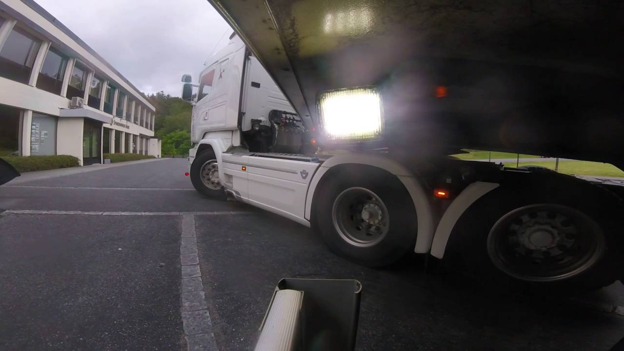 Scania backing up to deliver at Joker Larsnes