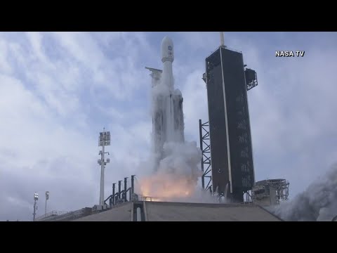 SpaceX Falcon Heavy lifts off, carrying NASA's Psyche Mission - YouTube