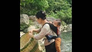  Mothers Raft Destroyedby Bad Guys - Going To Thestream To Trap Fish With Giantbamboo Cage