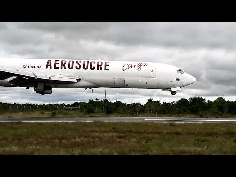 Plane Retracts Gear Before Climbing