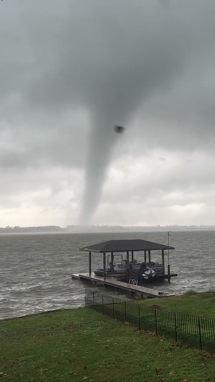 Water Spout Over Lake Houston || ViralHog