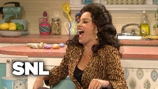 Bein' Quirky With Zooey Deschanel (Featuring Sofia Vergara) - Saturday Night Live Resimi