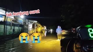 Situasi terkini malam tadi pukul 23.00, air masih betah‼️   #motovlog #banjir #cikarang 