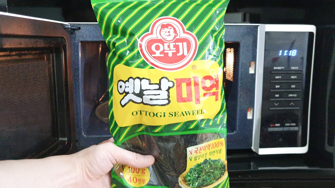 전자레인지 미역국과 간장계란밥