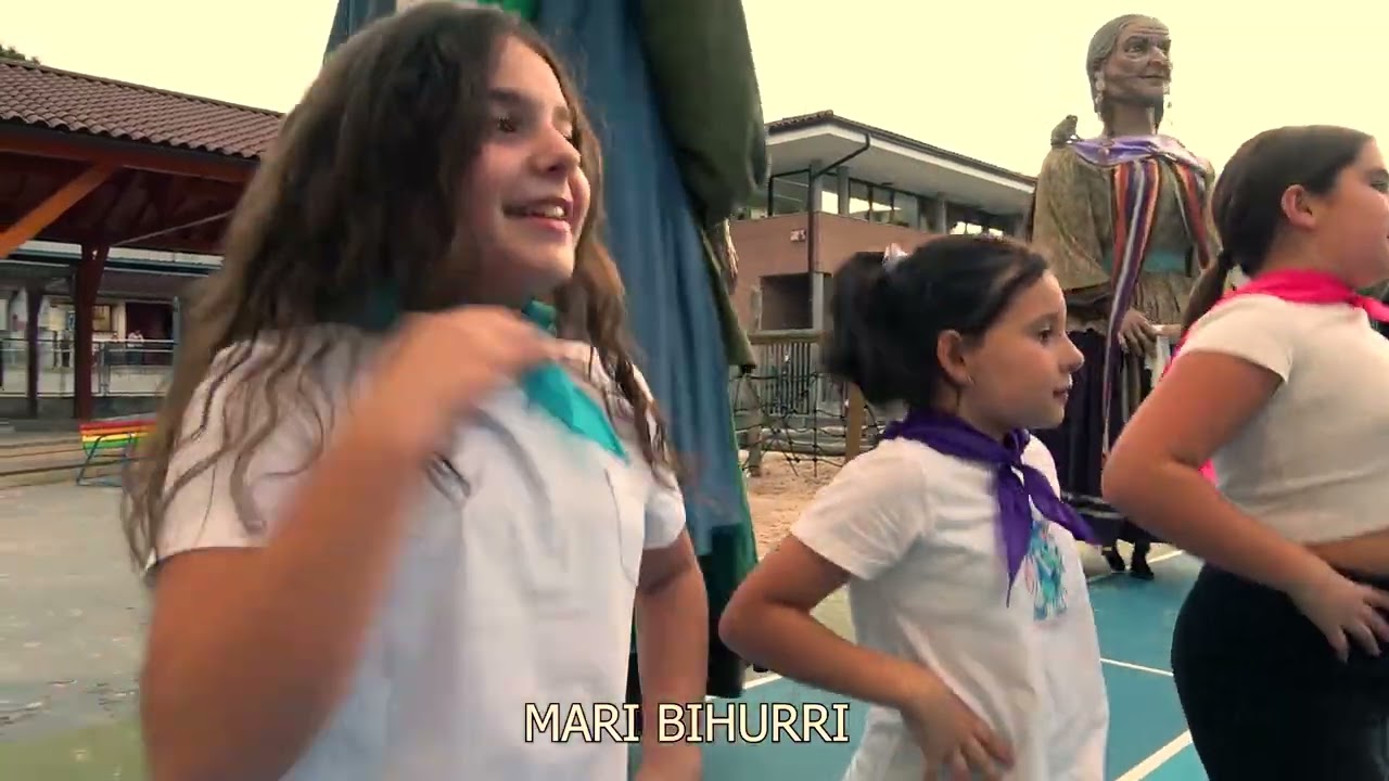 MARI DOMINGI, MARI BIHURRI. Gora musika! & Korrontzi & Bixente