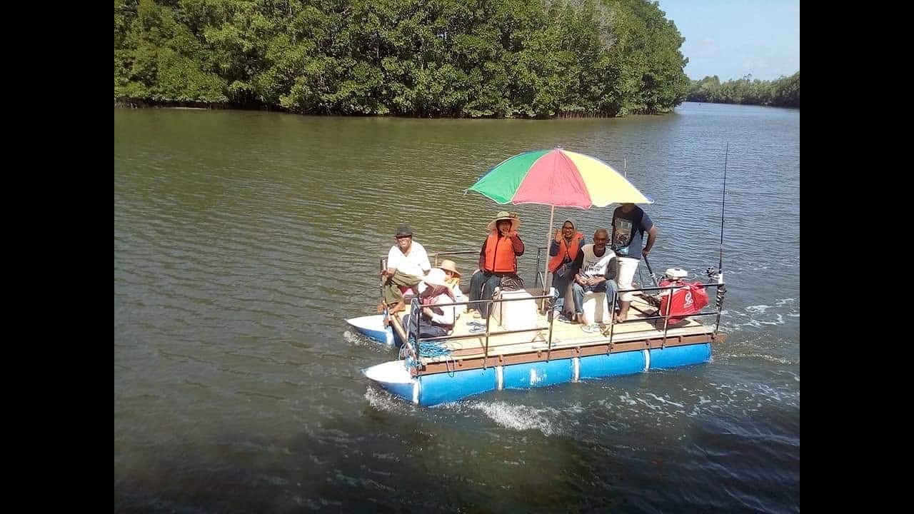 Pembuatan Ponton Wisata Mancing Mangrove