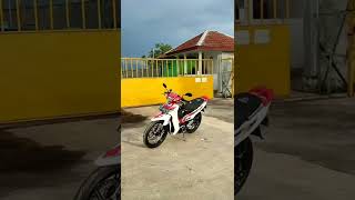 Cinematic Motor Fizr Putih Merah