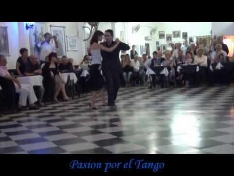 LUCILA BARDACH y MARCELO LAVERGATA bailando el tango BAHIA BLANCA en la milonga SIN RUMBO