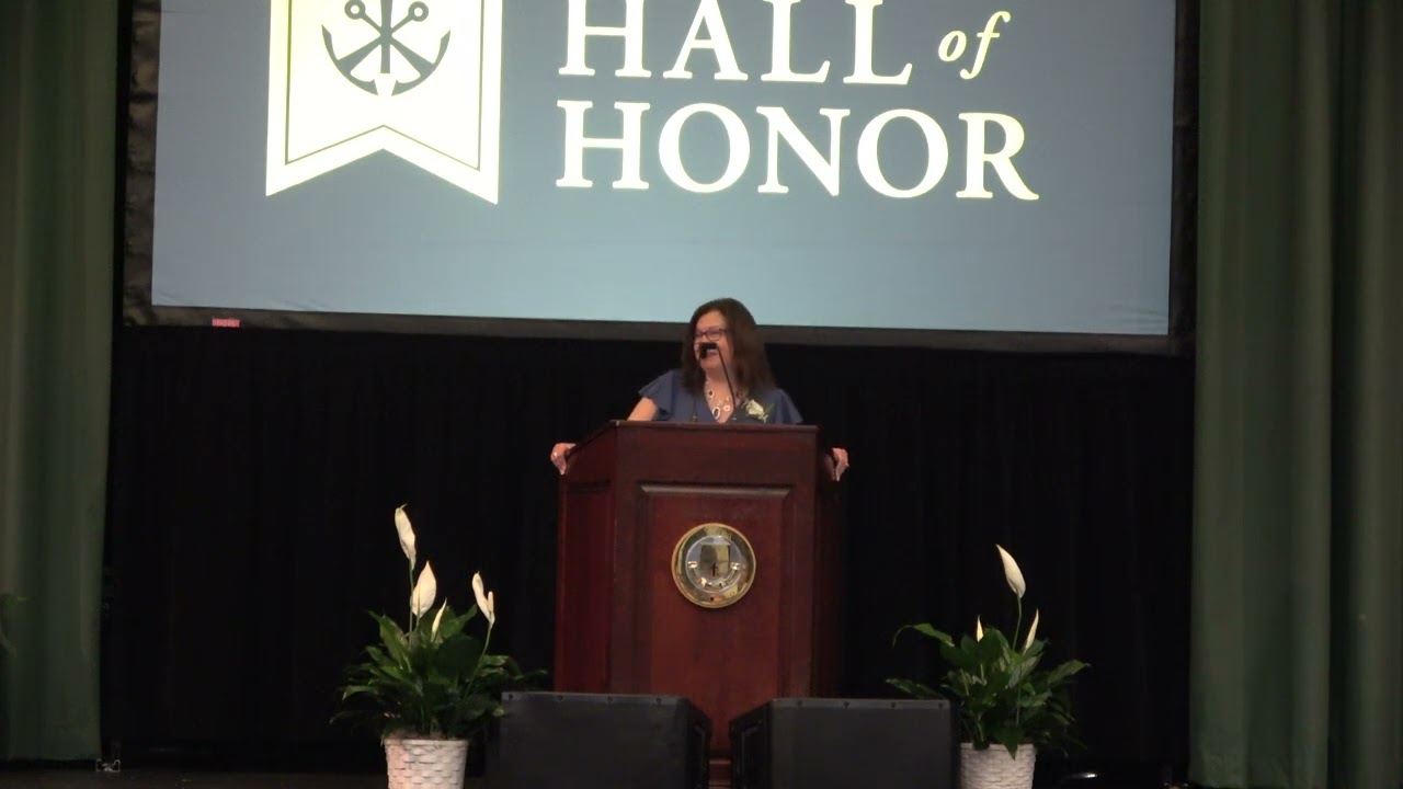 Lisa Stump '86 Inducted into the 2022-2023 Crusader Hall of Honor