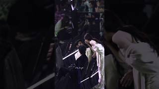 BaiLu and Cheng Lei chatting at the 'Tencent Starlight Awards 2025' - 21.12.25 💗🌸✨ #bailu #丞磊 #白鹿