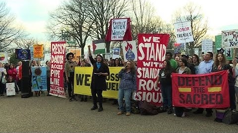 Protests erupt as US authorities clear path for Dakota pipeline