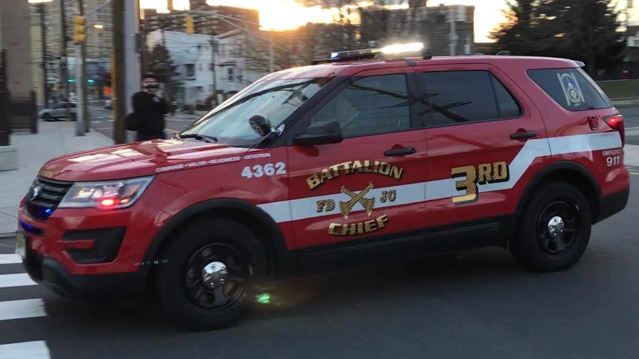 JERSEY FIRE DEPARTMENT BATTALION 3 CHIEF RESPONDING FROM QUARTERS ON