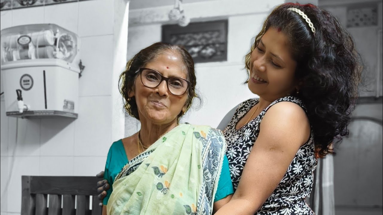 ট্রেন্ডস এ কিছু নতুন সোয়েটার দেখতে যাব বলে বের হয়ে জেঠিমার বাড়ি আগে যাই। সেদিন আলিপুর এ।