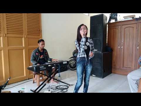 NEW PADIVA//TERHANYUT DALAM KEMESRAAN VOC. GITA RESWARA// Moro seneng audio//faes multimedia