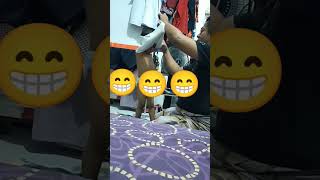 Bocil Belajar Buka Baju Sendiri