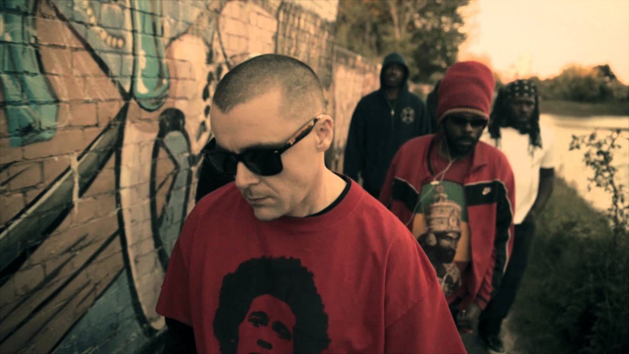 Παρακολούθηση Dreadsquad & YT - Issues (Official Video) στο YouTube Παρακολούθηση Dreadsquad & YT - Issues (Official Video) στο YouTube