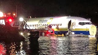 Plane With 143 Aboard Crashes Into River in Jacksonville, No Deaths