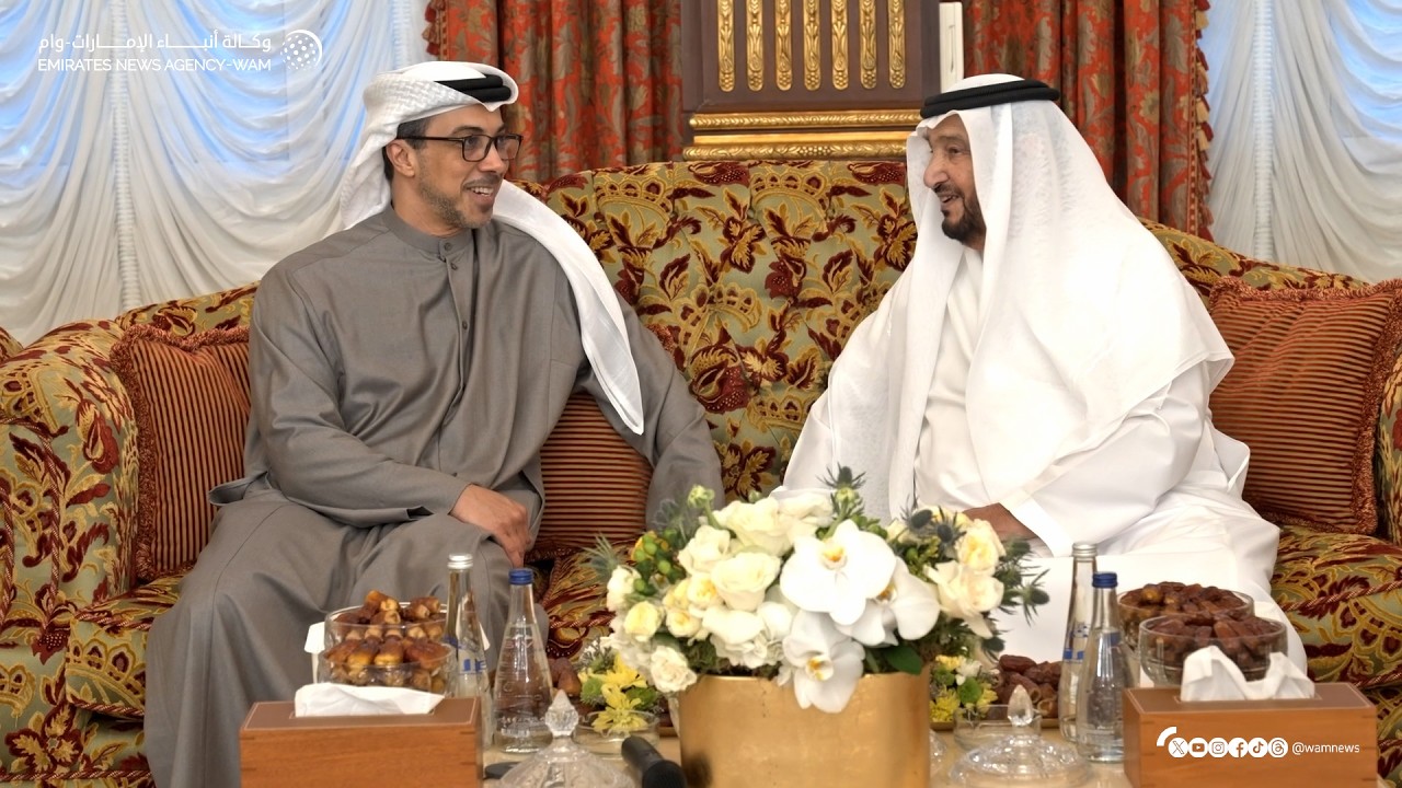 منصور بن زايد يحضر مأدبة إفطار أقامها محمد بن بطي آل حامد