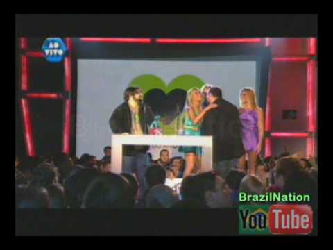 Jovem Nerd sendo premiado ao vivo na MTV como melhor blog do ano no VMB 2009. (Video em HQ) Lambda lambda lambda, nerds! Veja Alottoni e AzaghÃ¢l recebendo o megaboga prÃªmio no VMB09. Os demais finalistas foram: Brainstorm 9 - www.brainstorm9.com.br Juca Kfouri - http Papel Pop - www.papelpop.com SedentÃ¡rio & Hiperativo - http Evento realizado em 01/10/2009, apresentado por JosÃ© SimÃ£o e as gÃªmeas Bia e Branca Feres do nado sincronizado. O host foi Marcelo Adnet. O Jovem Nerd Ã© um site de humor com sÃ¡tiras eo melhor podcast do brasil, com notÃ­cias, resenhas de cinema e colunas dos assuntos mais variados para o publico jovem e nerd. Ganhador de vÃ¡rios prÃªmios como Best of the blogs 2007 (melhor podcast), PrÃªmio Ibest 2008 (melhor podcast, blog de humor e blog de notÃ­cias), PrÃªmio Podcast 2008 (melhor podcast de humor), PrÃªmio Info 2008 como melhor blog e agora na MTV como melhor blog do ano no VMB 2009. Jovem Nerd: www.jovemnerd.com.br Nerdcast www.nerdcast.com.br Alottoni, o Jovem Nerd Alexandre Ottoni twitter.com AzaghÃ¢l, o anÃ£o / Deive Pazos twitter.com Nota: Se nÃ£o sabe o motivo pelo qual AzaghÃ¢l interrompeu o discurso de JN para enviar uma mensagem via twitter para @cmerigo, ouÃ§a o comeÃ§o do Nerdcast 178 - ConspiraÃ§Ãµes em 11 de setembro, publicado em 11/09/2009. Tags: BrazilNation Jovem Nerd JovemNerd MTV VMB 2009 VMB09 VMB2009 Blog Premio Podcast Nerdcast Nerdstore VideoCast Zona de Spoilers Humor Nerds Alottoni Jovem Nerd Alexandre Ottoni AzaghÃ¢l anÃ£o Deive Pazos <b>...</b>