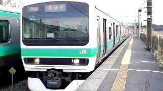 成田線E231系5両編成と10両編成。 下総松崎駅発車。