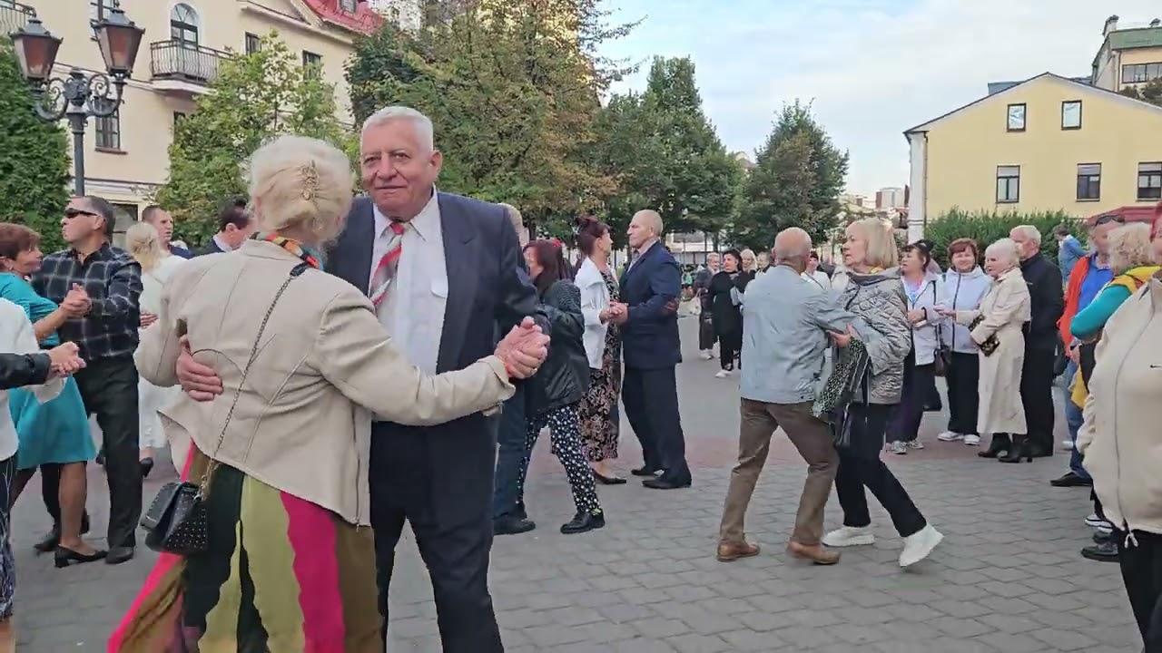 Вальс на закрытии сезона  музыкально-танцевальных вечеров на Советской в Бресте 27.09.2025