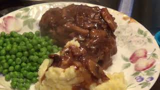 Meal includes - mashed potatoes and sweet peas brad willett- camerman