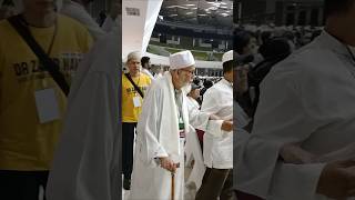Masya Allah, ustadz Abu Bakar Baasyir hadir ke ceramah Dr. Zakir Naik di Edutorium UMS #drzakirnaik screenshot 1
