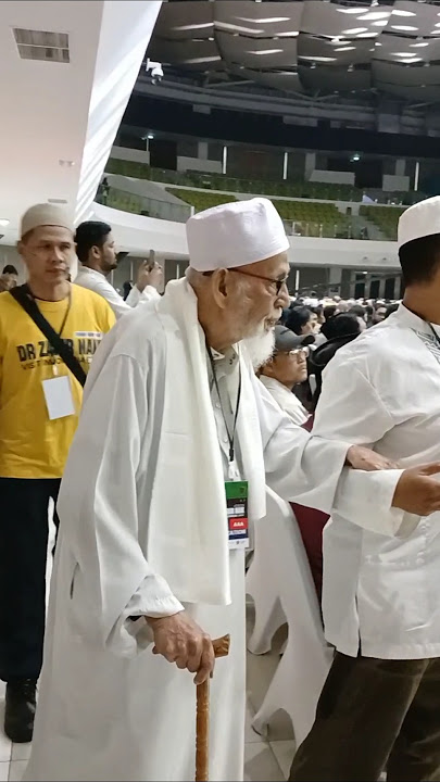 Masya Allah, ustadz Abu Bakar Baasyir hadir ke ceramah Dr. Zakir Naik di Edutorium UMS #drzakirnaik