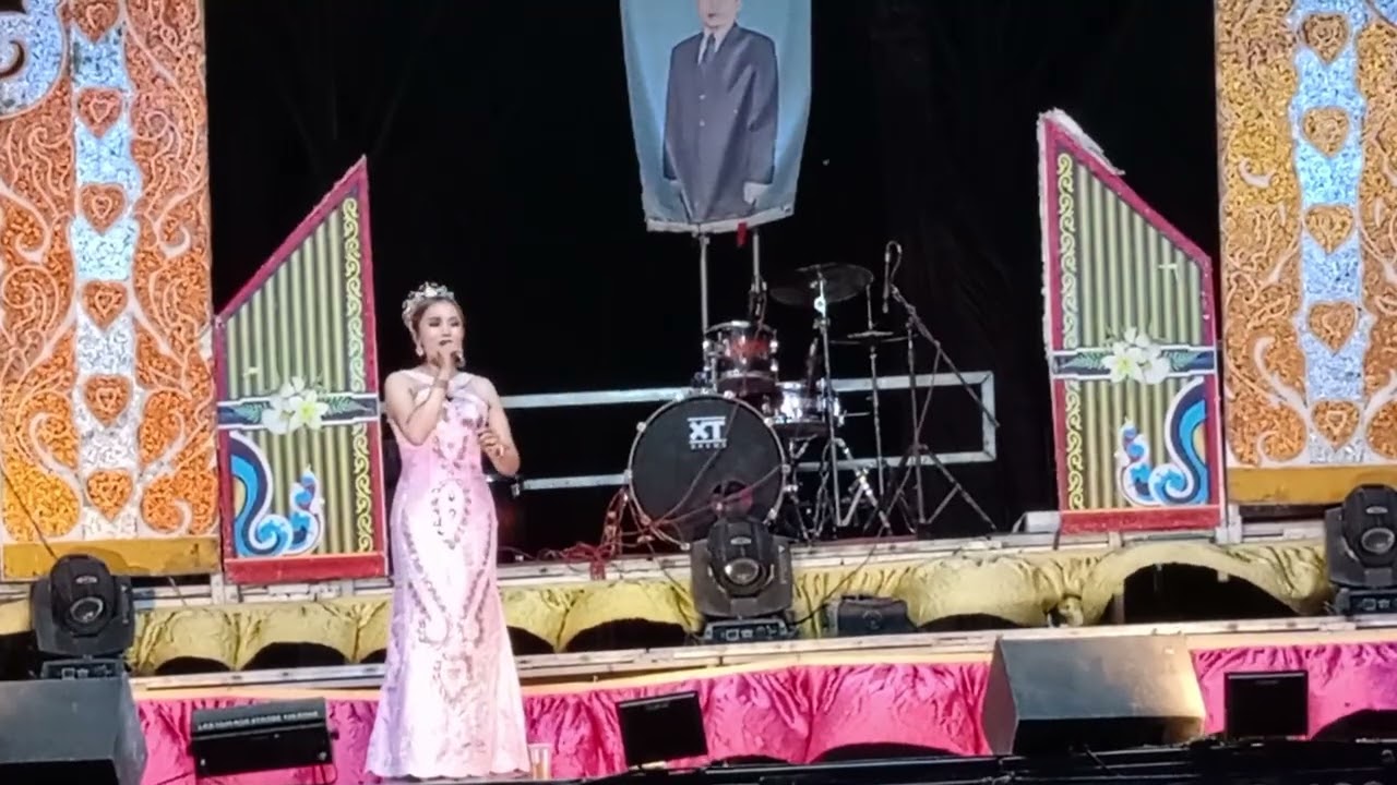 ລຳລາມ່ວນໆຈາກນາວເອກແພງສີ ສະຫວີວັນ. 