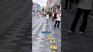 50 Ducklings, One Perfect Line 🐤😳