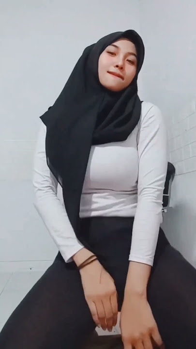 Cewek hijab goyang hot - #shorts #hijabers #goyangtiktok