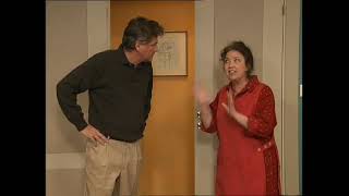 Fru Frantzen Blir Engstelig Da Hun Hører En Stemme Som Snakker I Stua Til Karl..