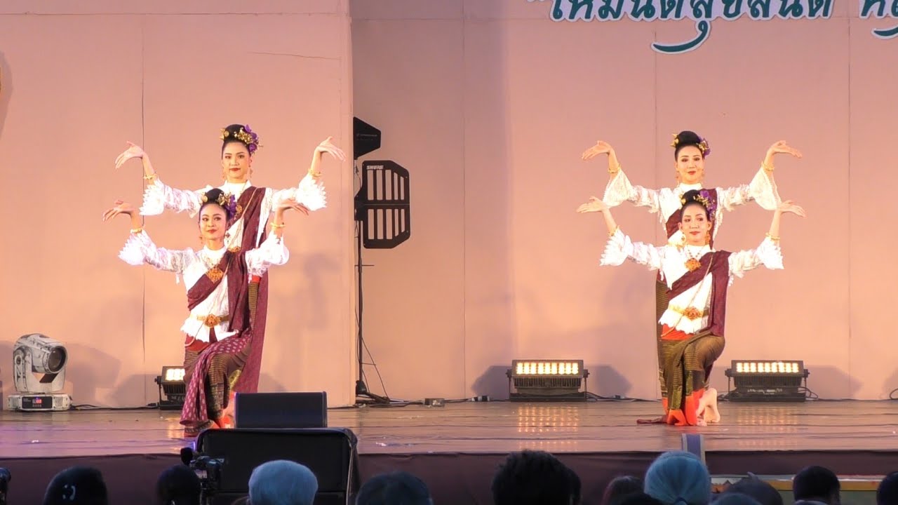 ฟ้อนลาวคำหอมออกฟ้อนแพน