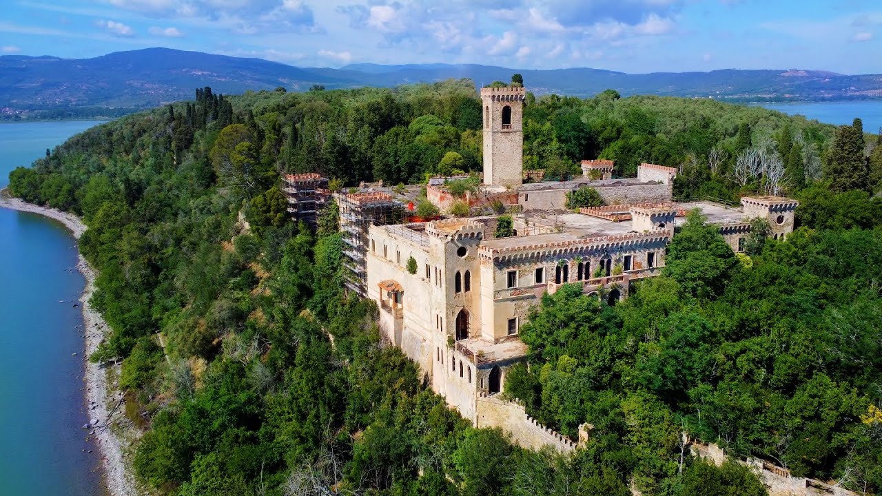 Ce château vendu 10 millions d'€ pour rien !? (on dort dedans) - Urbex