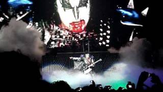 Gene Simmons Bloody Bass Guitar Solo - Kiss - Sonic Boom Over Europe - Barcelona 2010