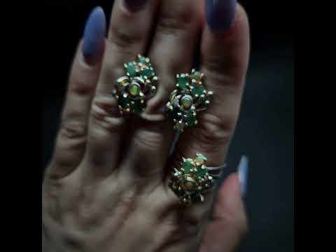 Срібний комплект прикрас сережки підвіски сережки і каблучка ручної роботи з камінням опалами та смарагдами, видео 1