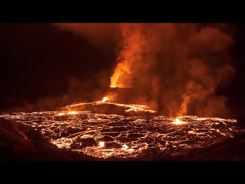 Into the Darkness - See the Volcano transform into the night - 4K with Audio