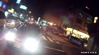 車號DK-4078 先生你走錯車道了 還有請勿開車使用手機