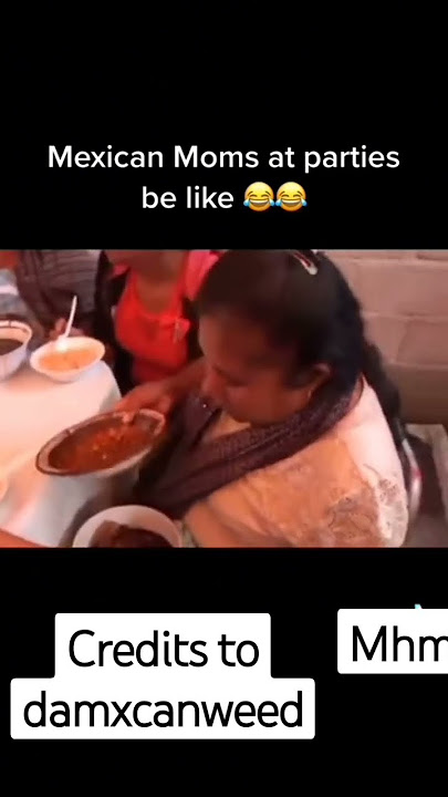 moms stealing food or the center piece in a party #hispanic #youtubeshorts #shortsfeed #trending