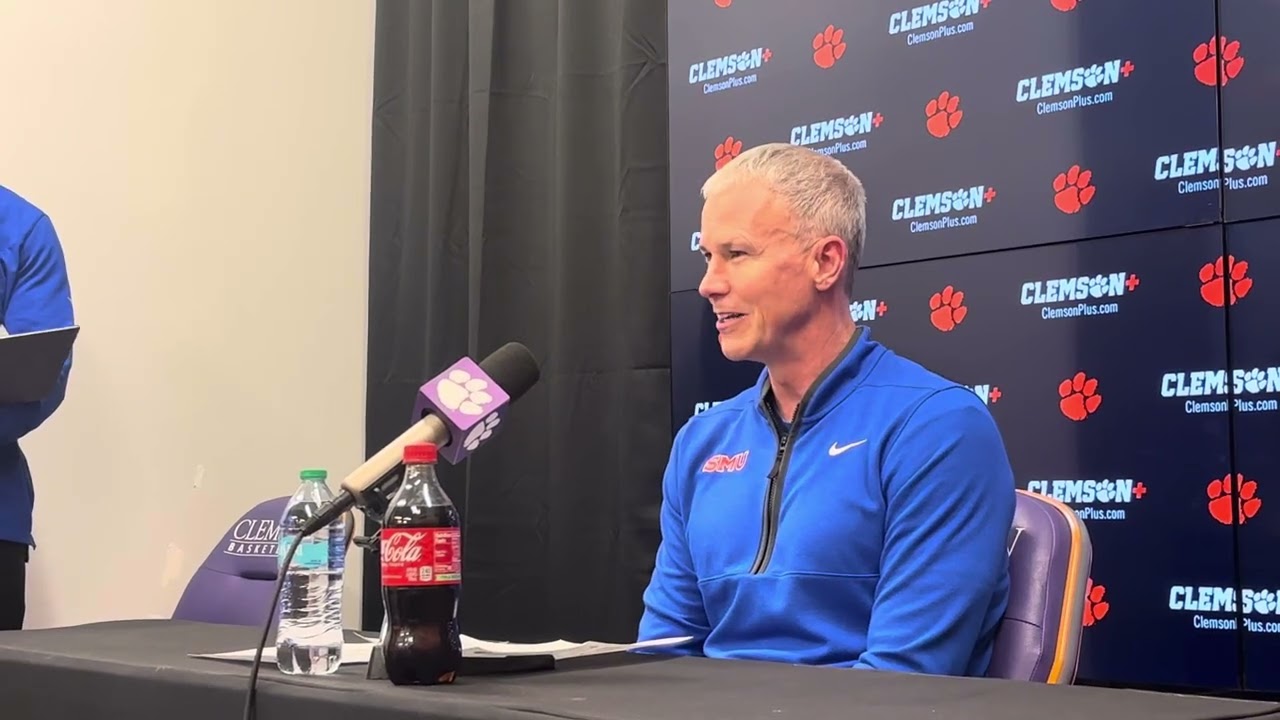 Энди Энфилд из SMU после поражения от Клемсона