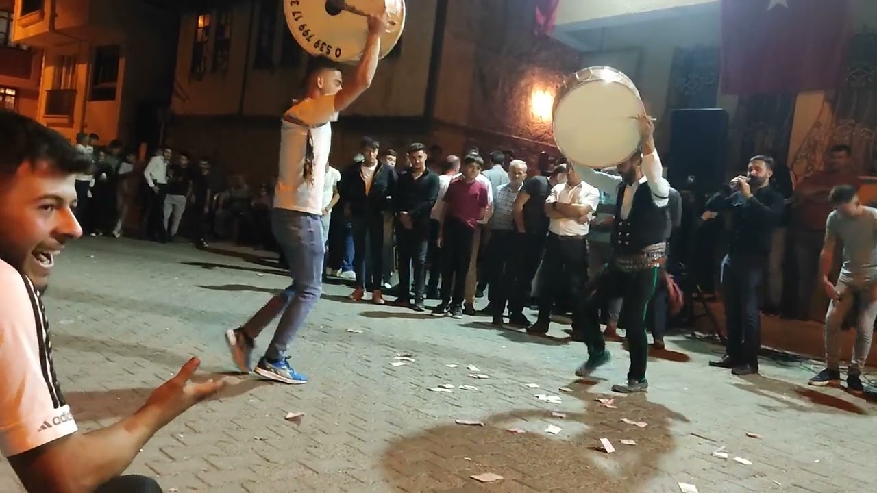 davulcular döktürüyor.sevgili dostlar abone olalım lütfen