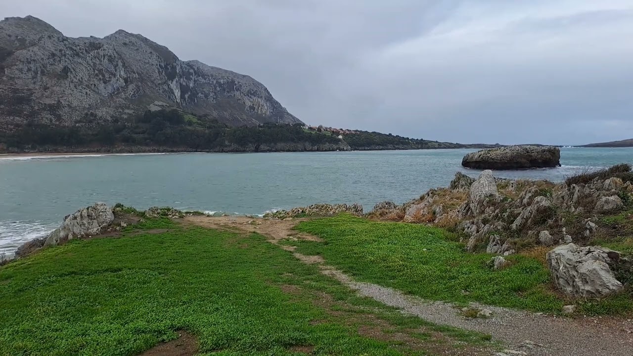 Costa de Sonabia desde Islares, Cantabria.