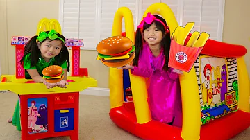 Emma & Jannie Pretend Play w/ McDonalds Hamburger Restaurant Food Toys