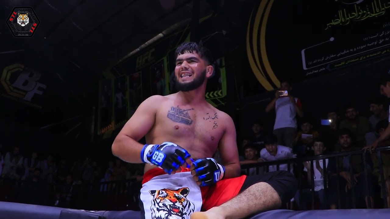 فردوس مبارز از افغانستان در مقابل فایتر از کشور پاکستان