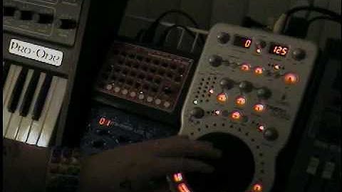 MFB 522 and Behringer Tweakalizer Demo