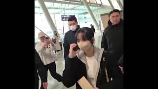 LISA ออกเดินทางที่สนามบิน ICN กำลังมากรุงเทพฯ ประเทศไทย (&amp; เกาะสมุย 🏝) 🇹🇭