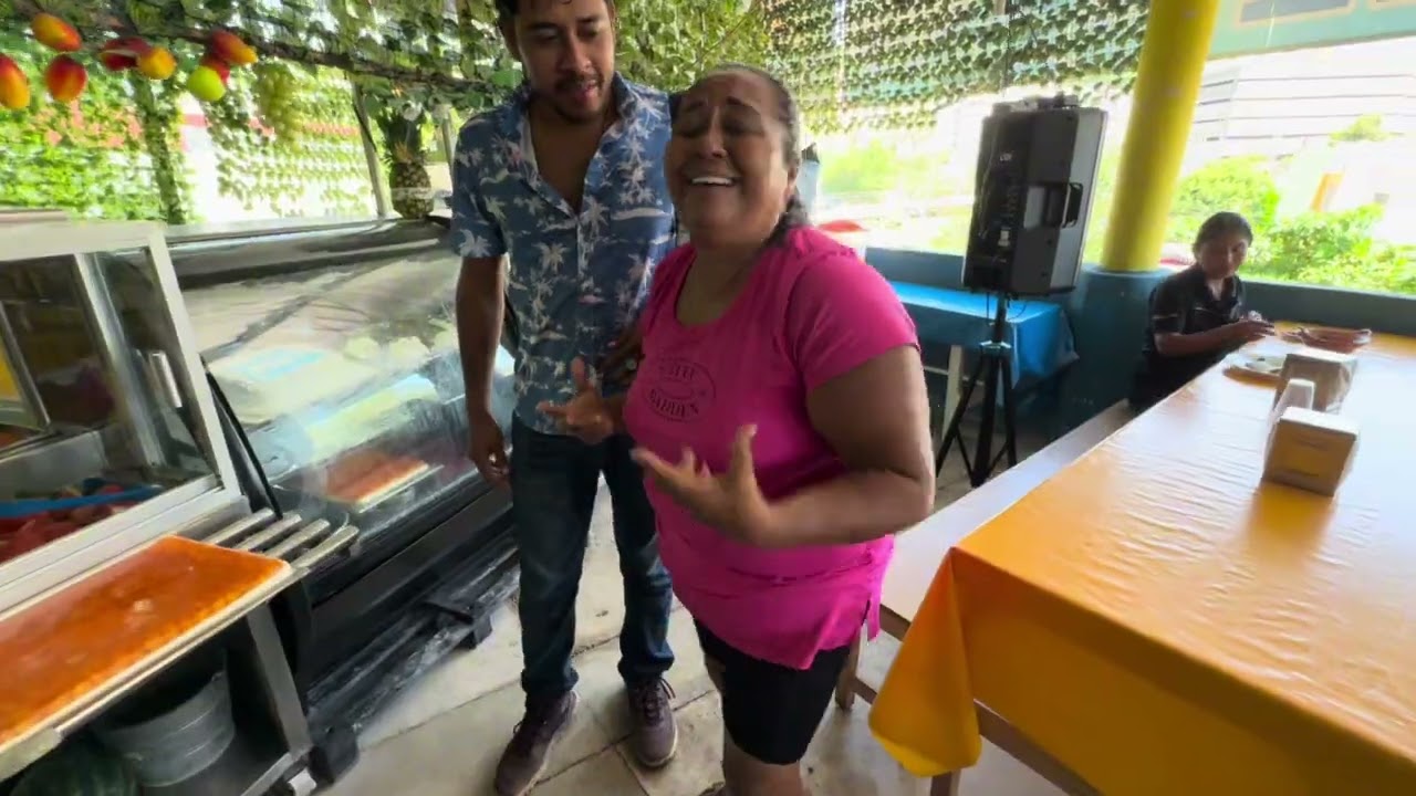 LLEVO A MARTHA PINO A UN BUFFET TODO INCLUIDO EN ACAPULCO 