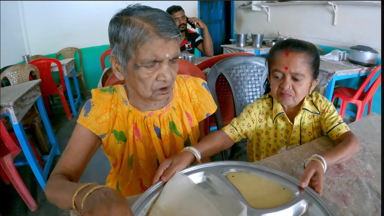 Dokane DOSA khete eshe porlam🥰